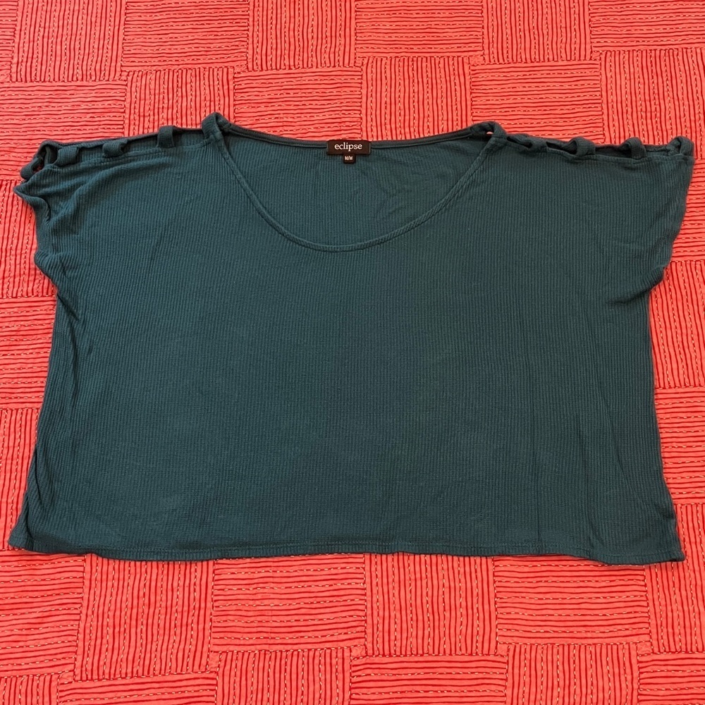 Eclipse women’s medium Teal Knit cropped Top